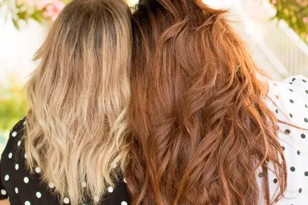 Jak farbować długie włosy bez uszkodzeń - efektywnie i bezpiecznie