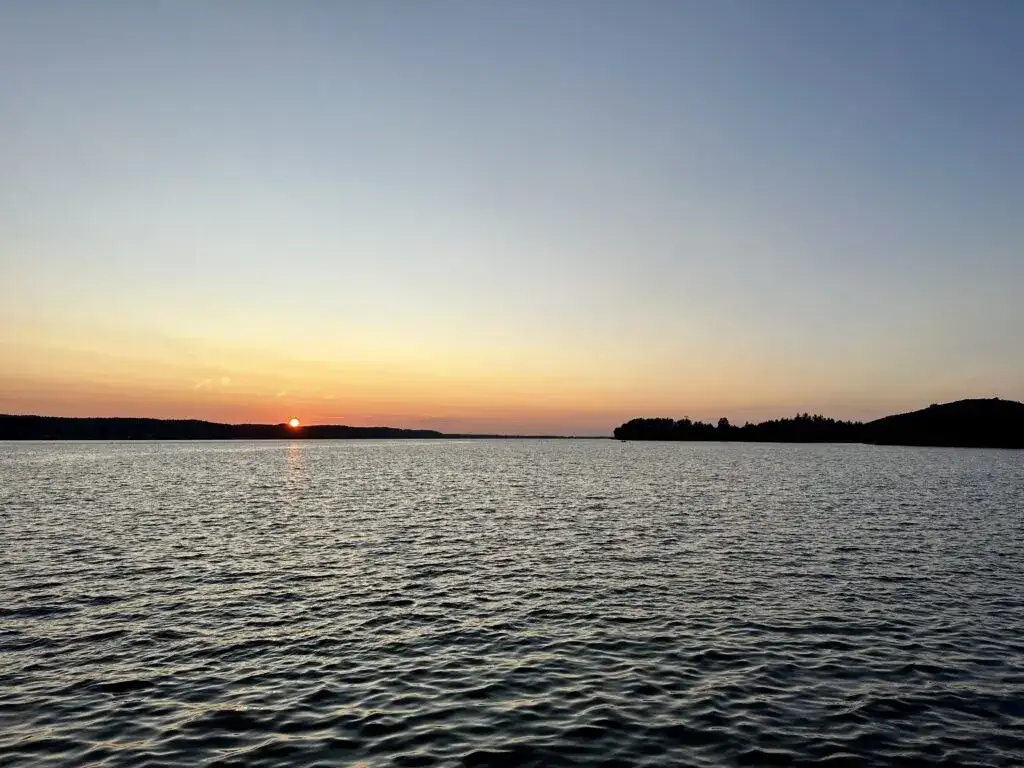 Jezioro Żarnowieckie: tajemnice, atrakcje i historia regionu Kaszub