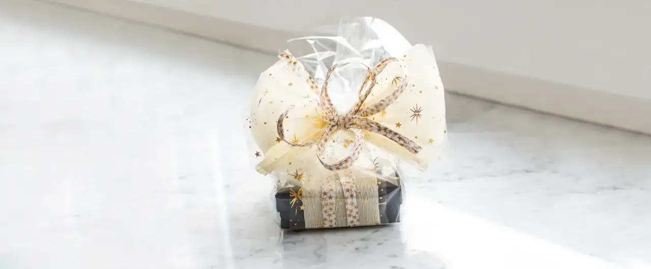 Jak zapakować bransoletkę na prezent: kreatywne i praktyczne pomysły