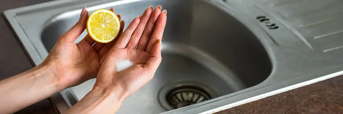 Skuteczne sposoby na to, czym wyczyścić zlew ze stali nierdzewnej