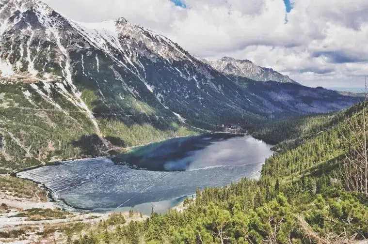 Morskie Oko szlak ile km? Poznaj trudności i trasy do jeziora