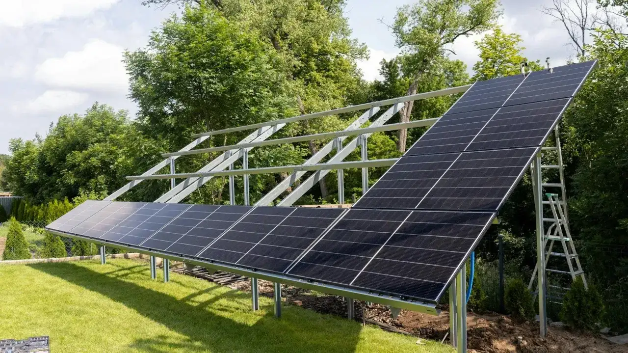  Stelaże i konstrukcje pod panele fotowoltaiczne na gruncie - porady eksperta