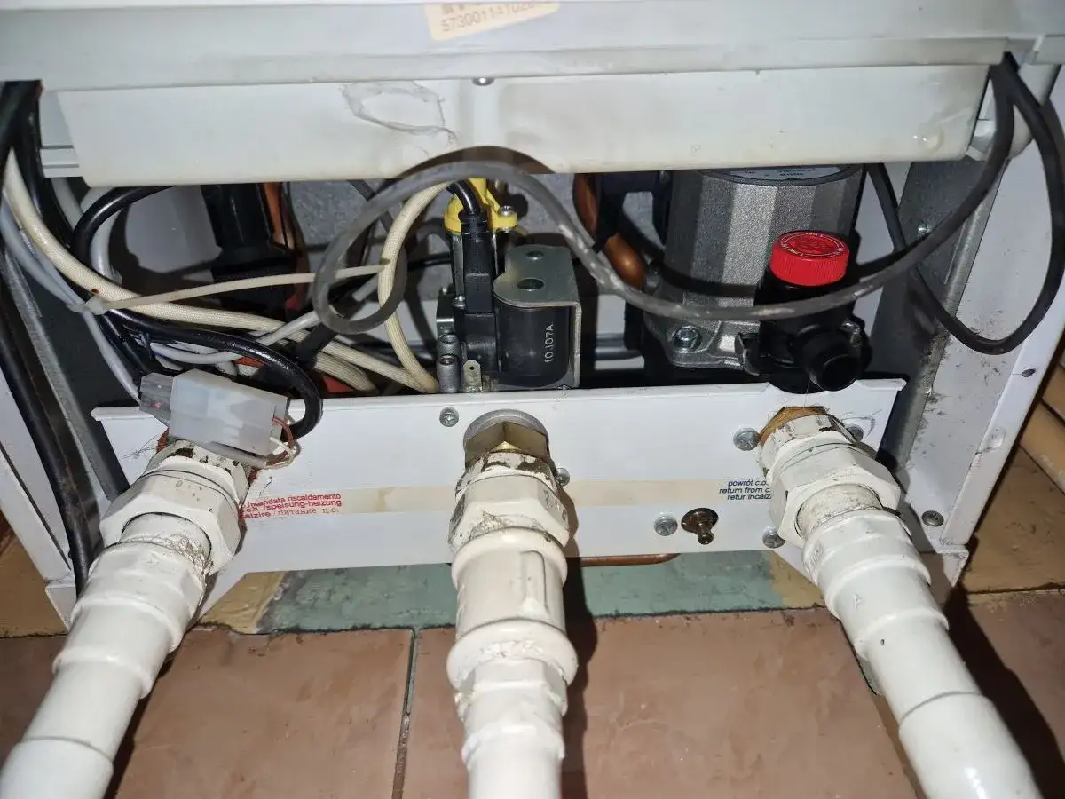 Niskie ciśnienie w piecu gazowym? Diagnozuj i napraw problem!