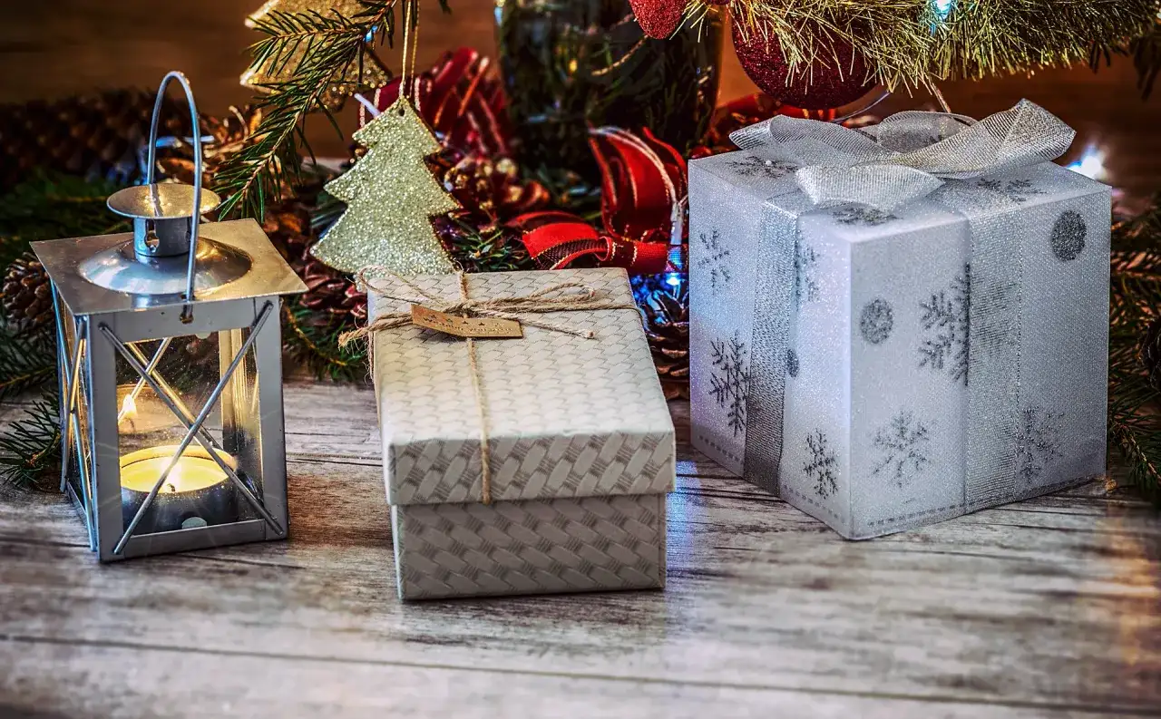 Co kupić cioci pod choinkę? Oryginalne i praktyczne pomysły na prezenty