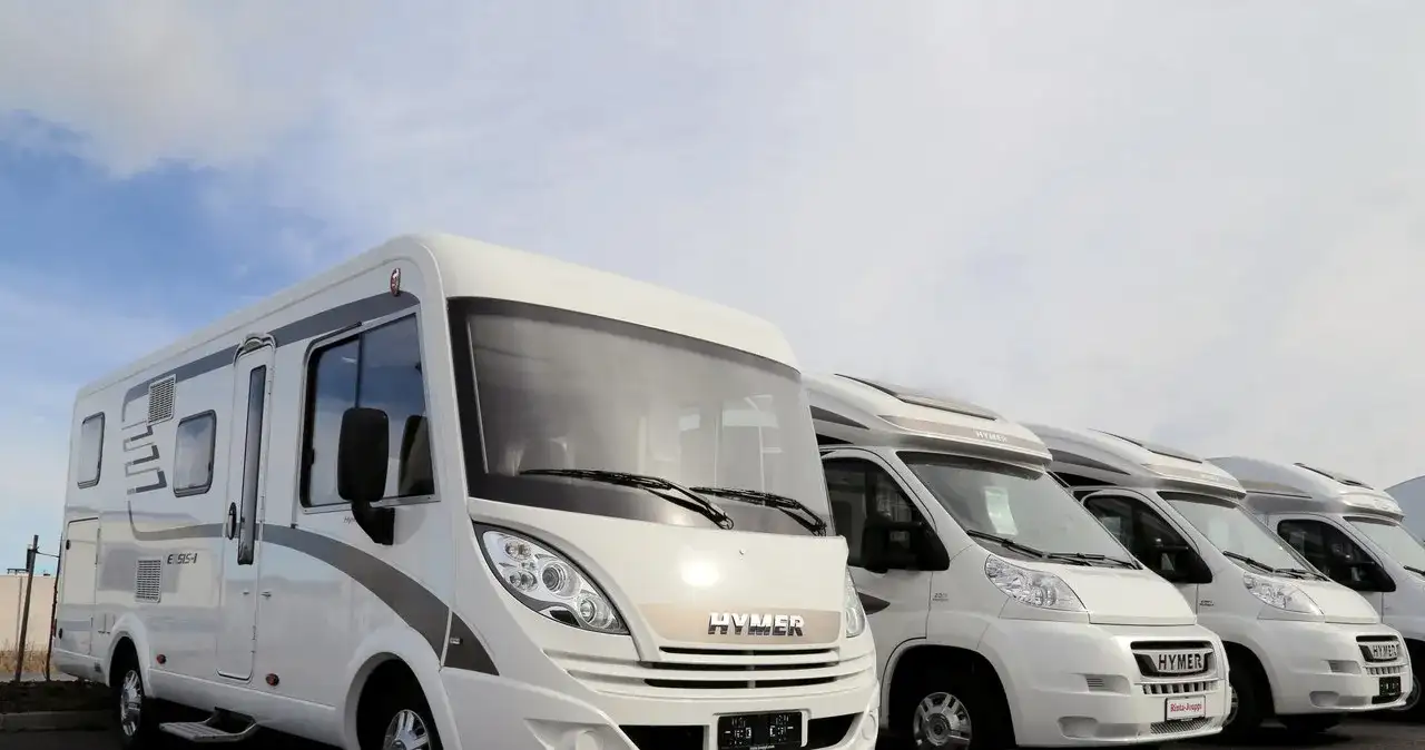 Ile osób może jechać kamperem? Odkryj maksymalną pojemność pojazdu