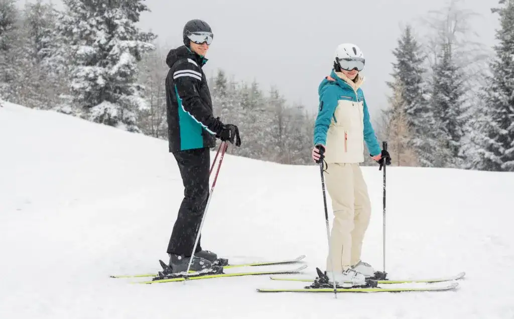 Kurtka narciarska na co dzień – styl i komfort w każdej sytuacji