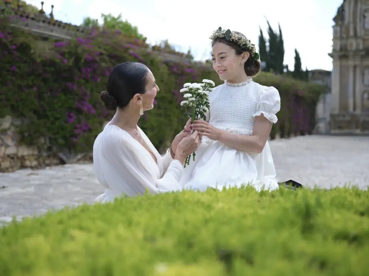 W co się ubrać na komunię dziecka? Porady ekspertki Emilii Szymańskiej