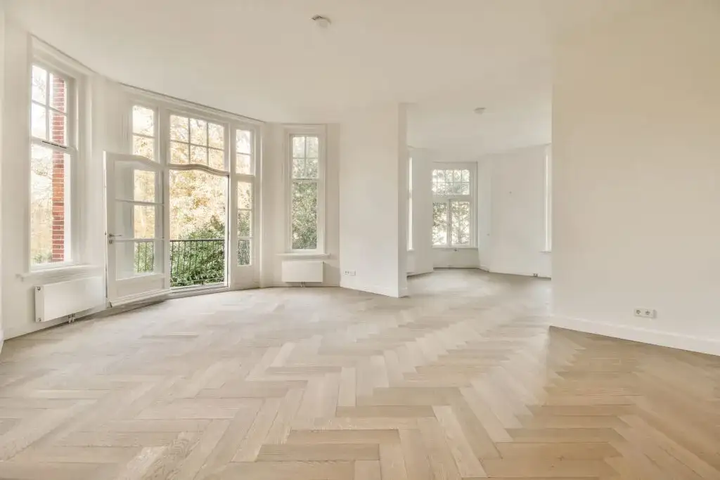 Nie daj się oszukać: ile kosztuje parkiet dębowy i co wpływa na cenę?