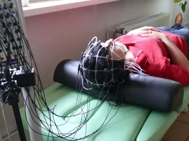 Co to jest HV w badaniu EEG i jak wpływa na diagnozę padaczki