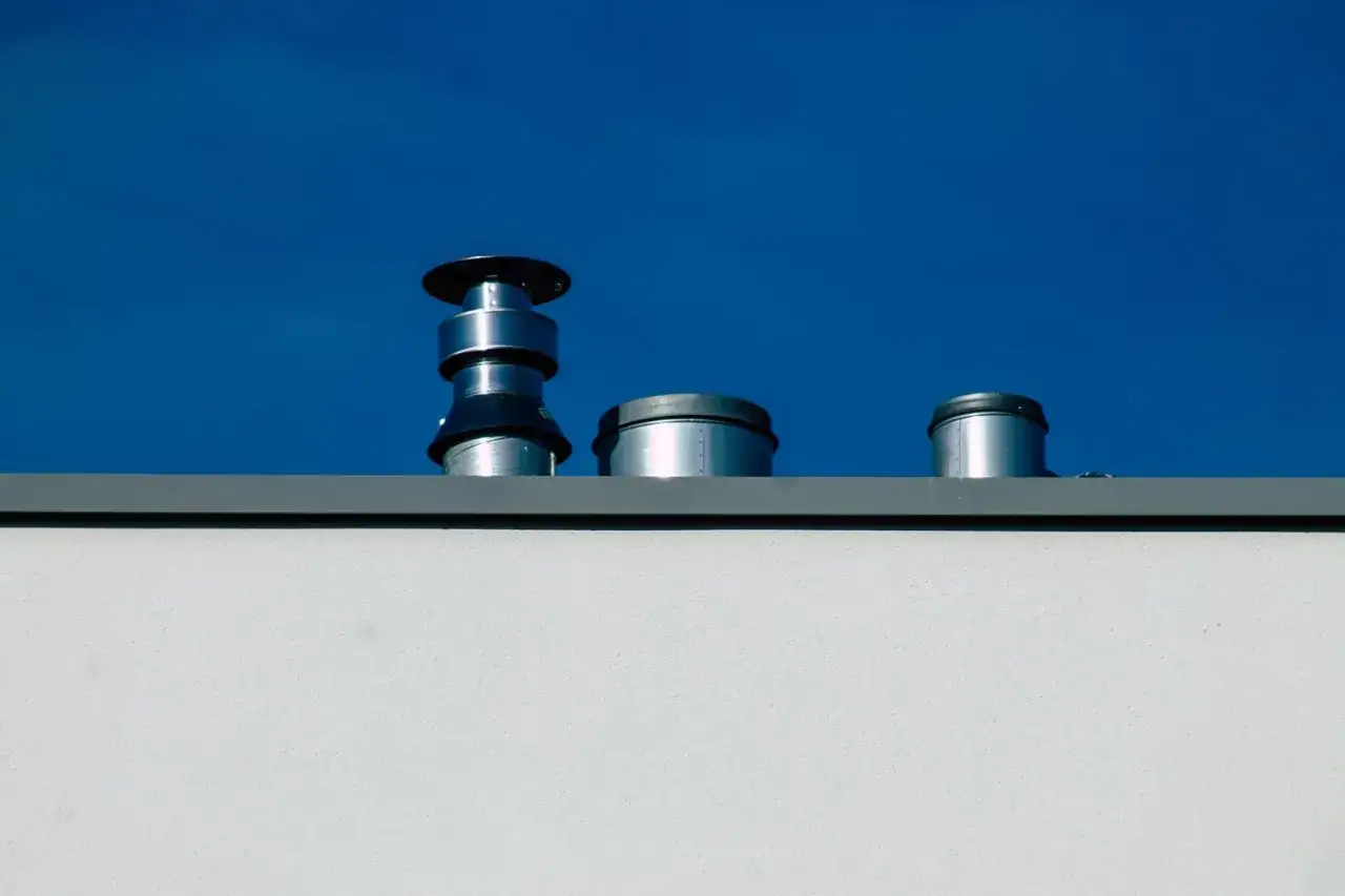 Ciąg wsteczny w bloku: Jak skutecznie pozbyć się cofki?