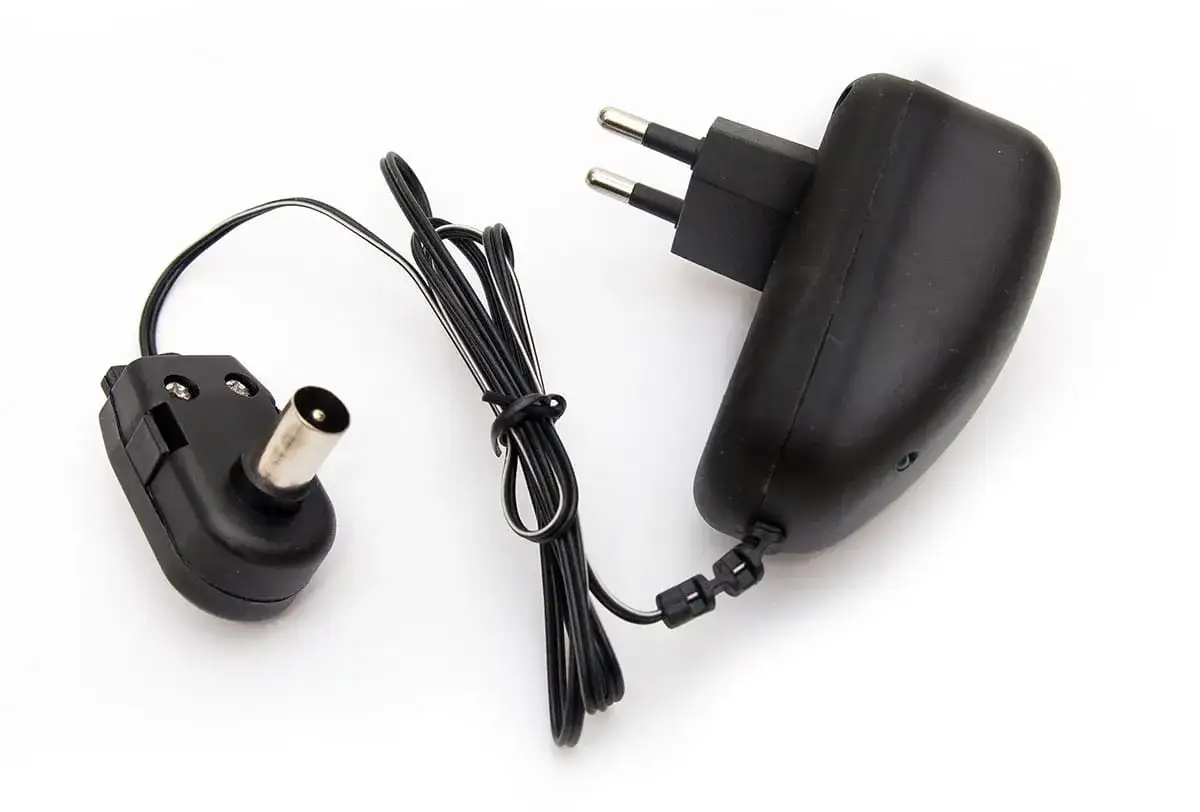 Najlepszy zasilacz do anteny naziemnej – uniknij problemów z sygnałem