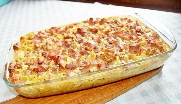 Szybka zapiekanka makaronowa z szynką w sosie śmietanowym dla rodziny