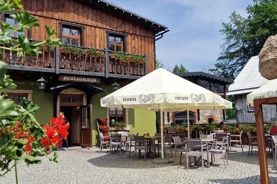 Gdzie zjeść w Szklarskiej Porębie? Odkryj najlepsze lokale gastronomiczne