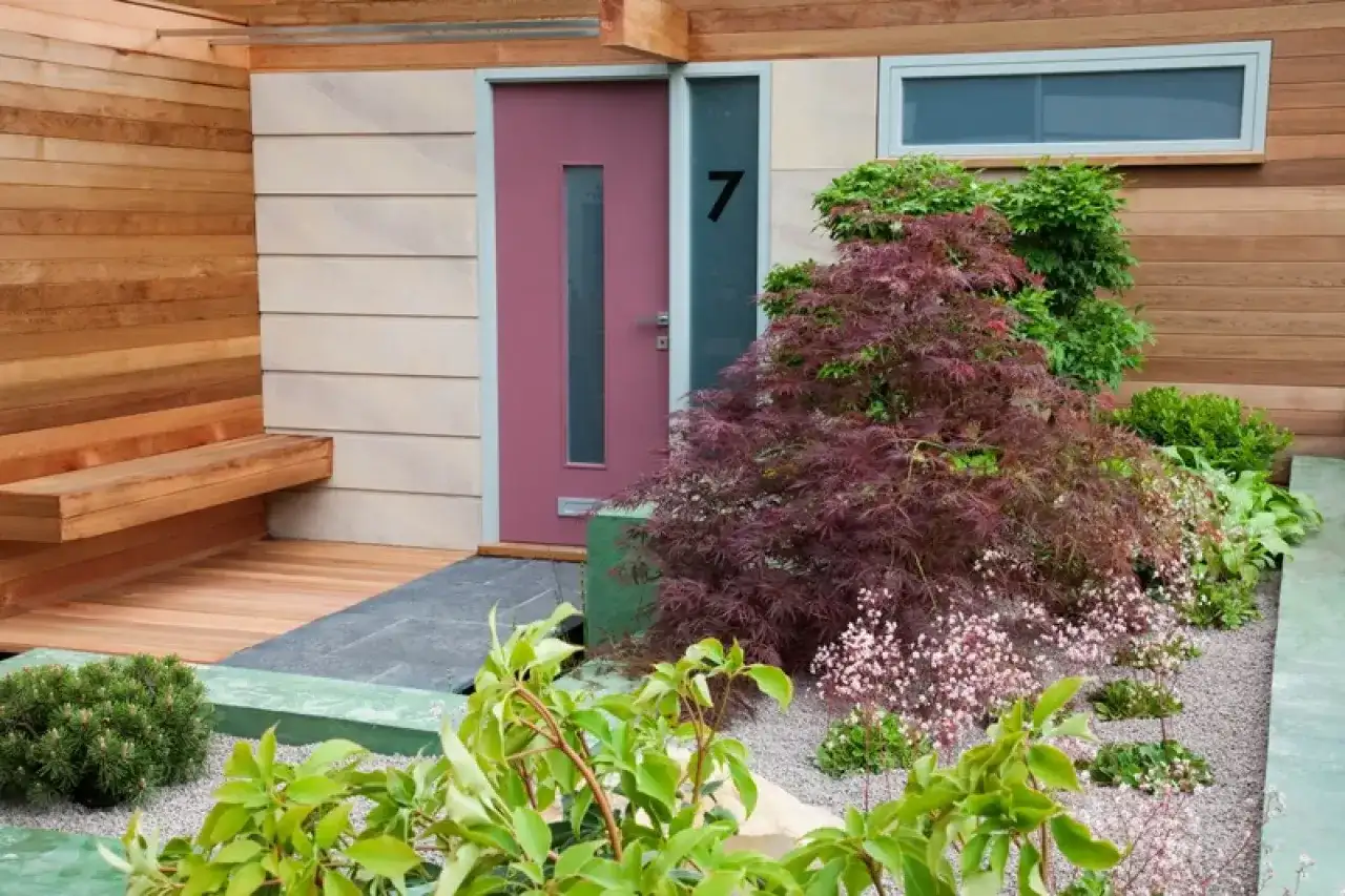 Co posadzić przed wejściem do domu, aby zachwycić gości i sąsiadów