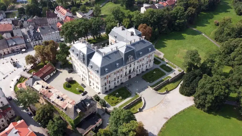Zamek w Pszczynie zdjęcia - odkryj jego niezwykłą historię i architekturę