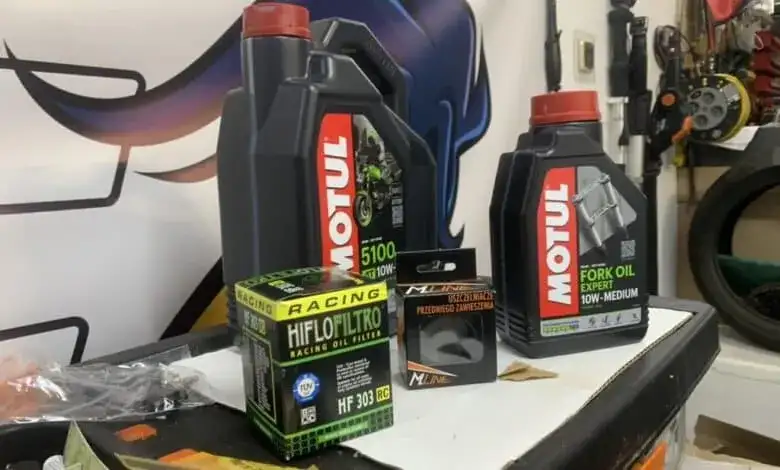 Motul 10W40 4T: 5100 vs 7100. Który olej do Twojego motocykla?