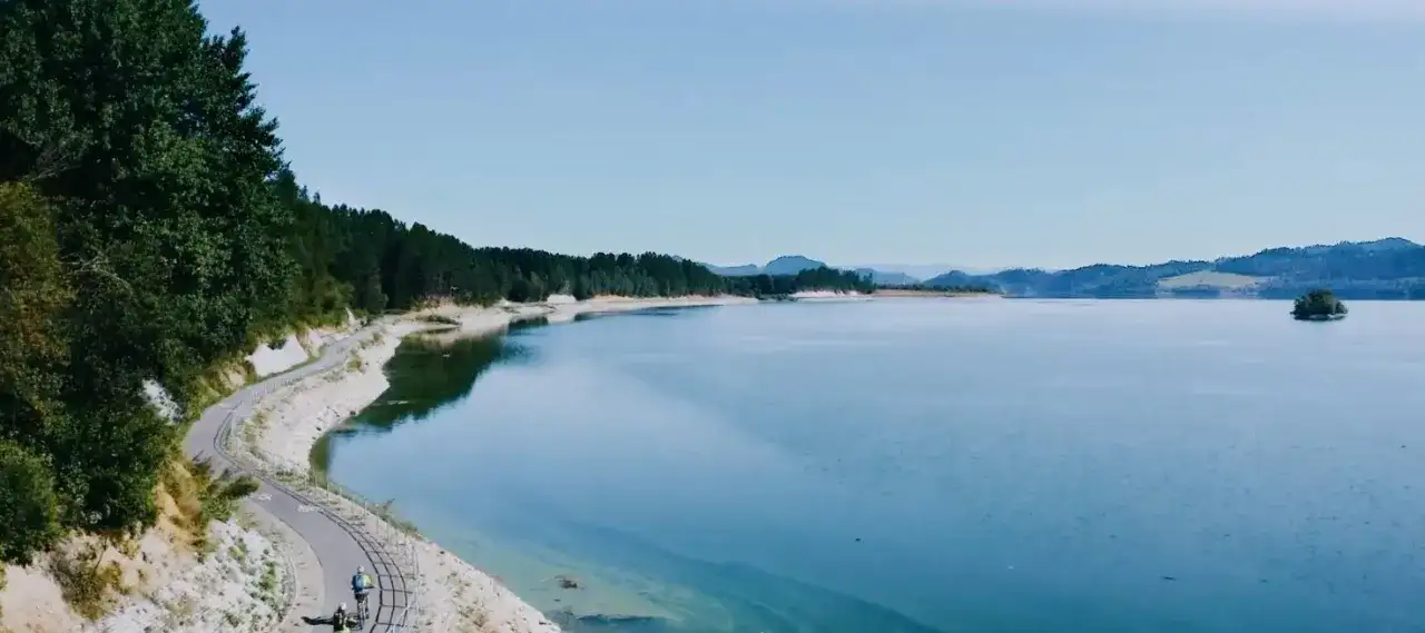 Jezioro Sromowskie: fascynujące fakty i tajemnice tego zbiornika