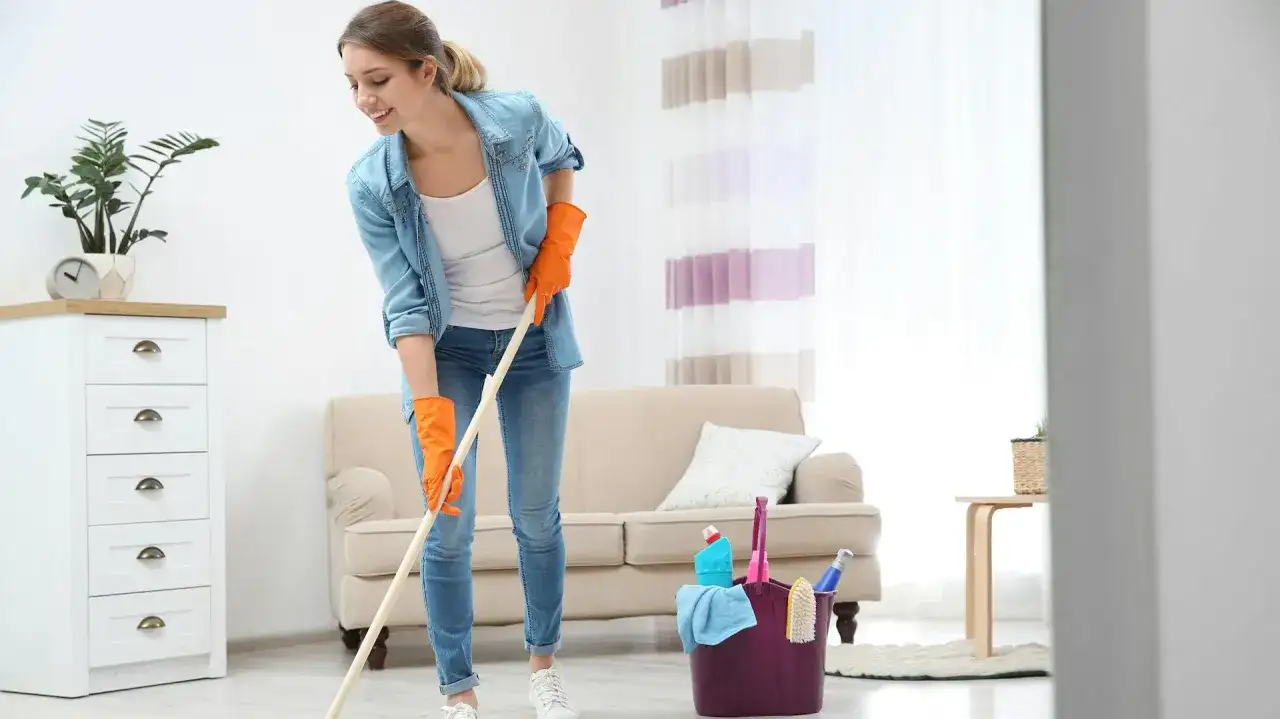 Jak często myć panele podłogowe, aby uniknąć ich zniszczenia?