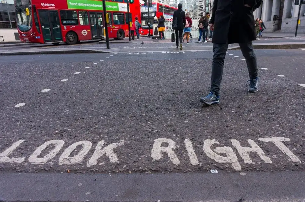 Ruch lewostronny w jakich krajach - zaskakujące fakty i historia
