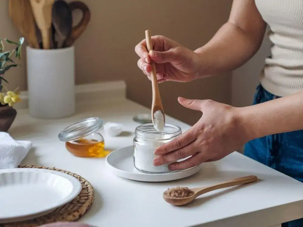 Najlepsze sposoby na skuteczne i delikatne zmycie szminki z ust bez podrażnień