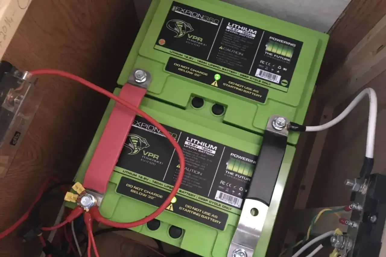 Jaki akumulator do kampera? Wybierz najlepszy dla swoich potrzeb