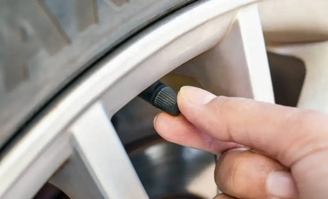 Jak działa czujnik ciśnienia w oponach i dlaczego jest tak ważny