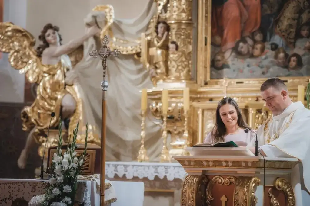 Ile trwa msza weselna? Poznaj czas, który warto uwzględnić w planach