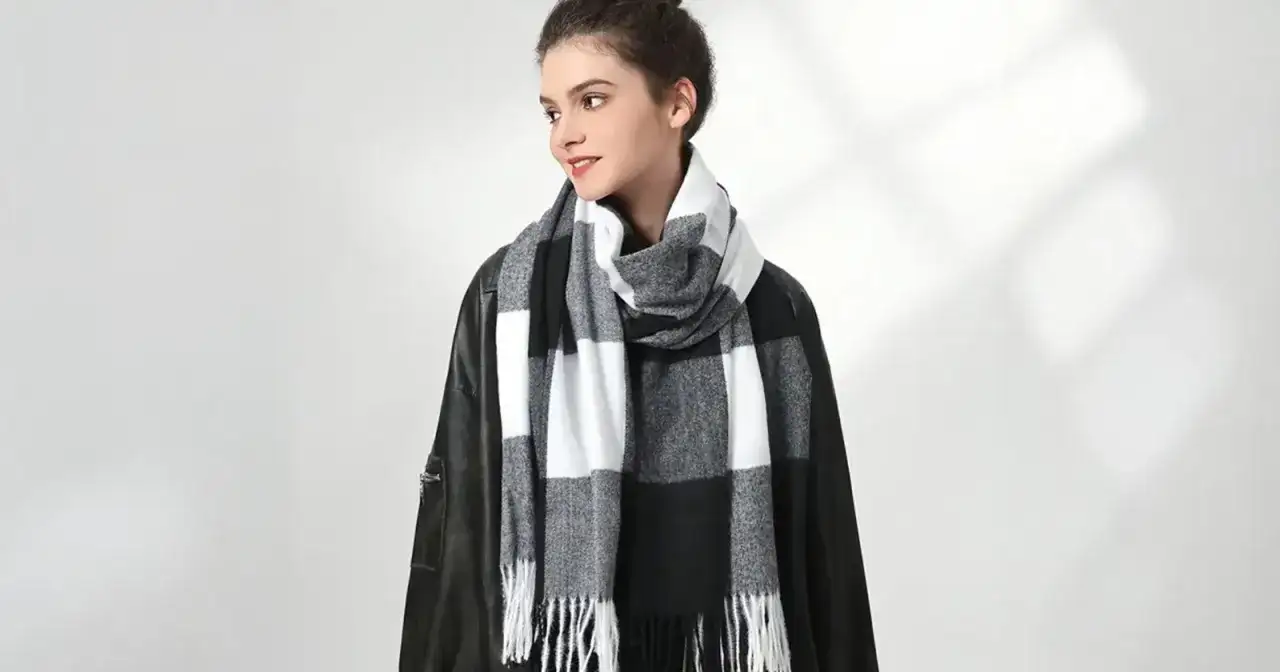 Jak wiązać długi szalik – proste i modne sposoby na każdą okazję