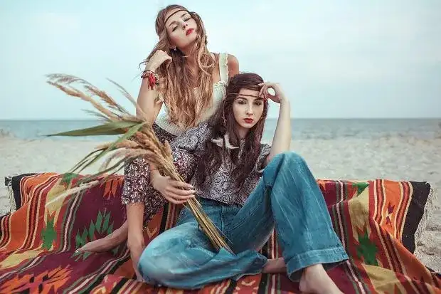 Jak wygląda styl boho? Odkryj jego niezwykłe cechy i inspiracje