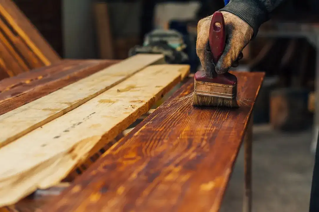 Skuteczne metody zabezpieczenia drewna konstrukcyjnego przed szkodnikami