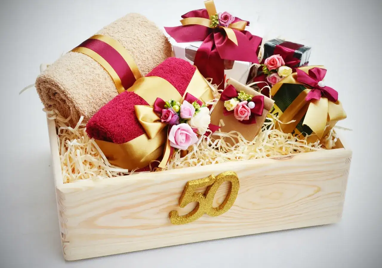 Co przygotować na 50 rocznicę ślubu? Sprawdzone pomysły i inspiracje