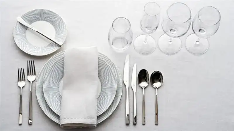 Jak ustawić kieliszki na stole, by zachwycić gości i uniknąć błędów