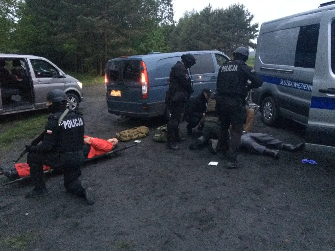 Z kim współpracuje policja i jak ta współpraca wpływa na bezpieczeństwo?