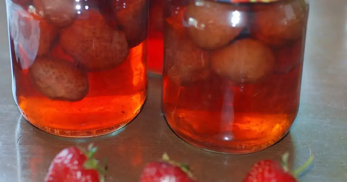 Zamknij smak lata w słoiku kompotu z truskawek! Oto łatwy przepis