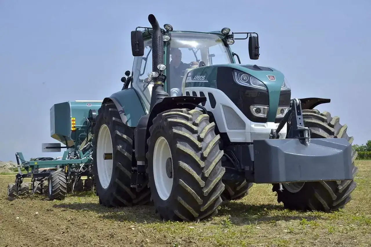 Opinie o ciągnikach Arbos: Czy inwestycja w te maszyny jest opłacalna?
