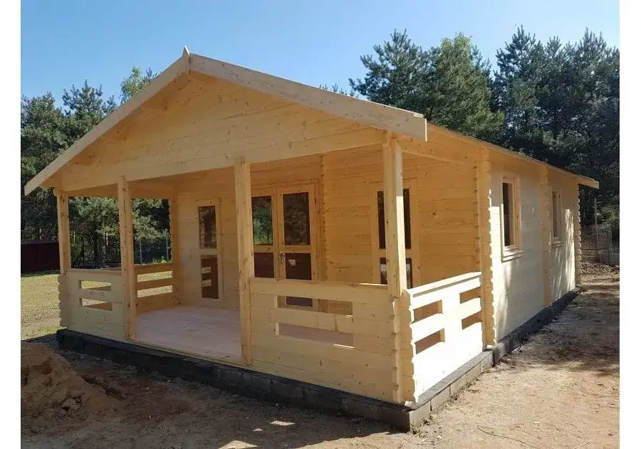 Tanie sposoby na obicie domku na działce - najtańsze materiały i porady