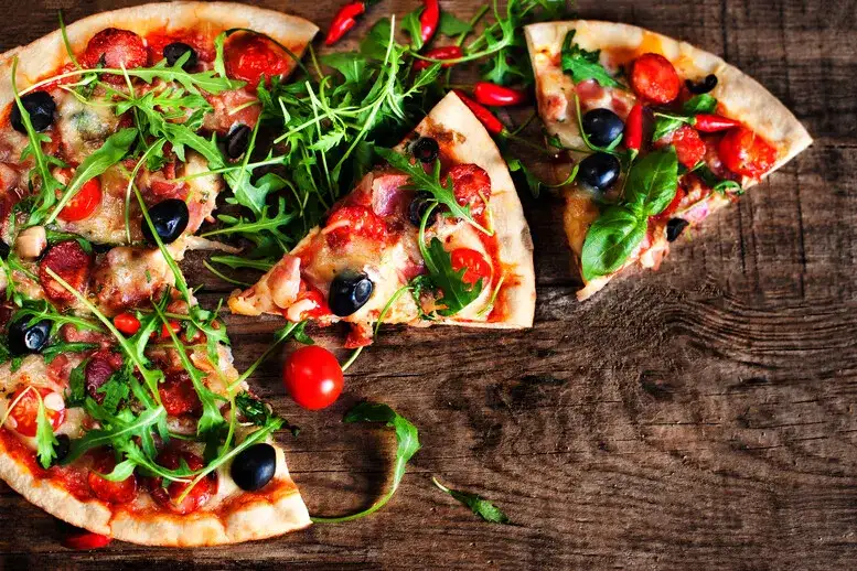Jak podgrzać pizzę, by nie straciła smaku i chrupkości?