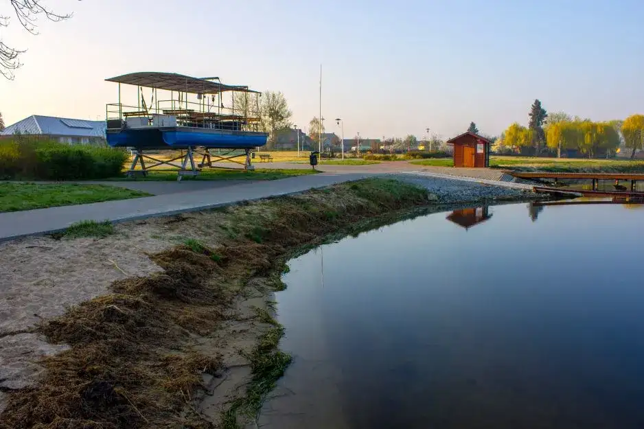 Jezioro Licheńskie: odkryj wyjątkowe atrakcje i rekreację w okolicy