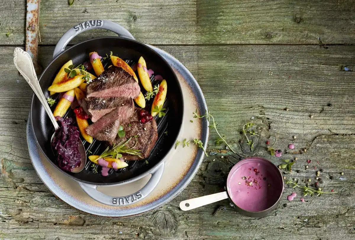 Najlepsze surówki do steka wołowego, które zachwycą Twoje podniebienie