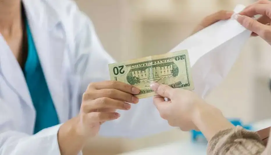 ¿Pueden devolver el dinero de un medicamento no recetado? Lo que debes saber