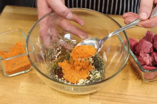 Jaka wołowina na szaszłyki? Odkryj najlepsze kawałki i triki