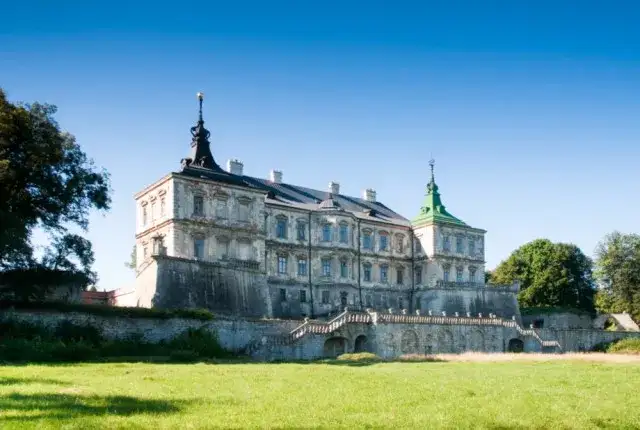 Pałac w Podhorcach: Historia, architektura i tajemnice tej perły Kresów