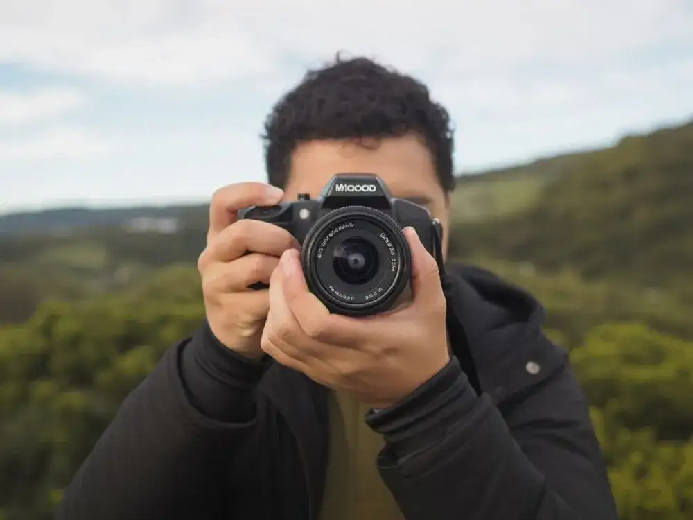 Ciemne zdjęcia lustrzanką? Opanuj ekspozycję i rób idealne fotki