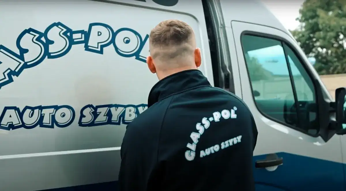 Bezpieczny transport szyby samochodowej - Kluczowe zasady i porady