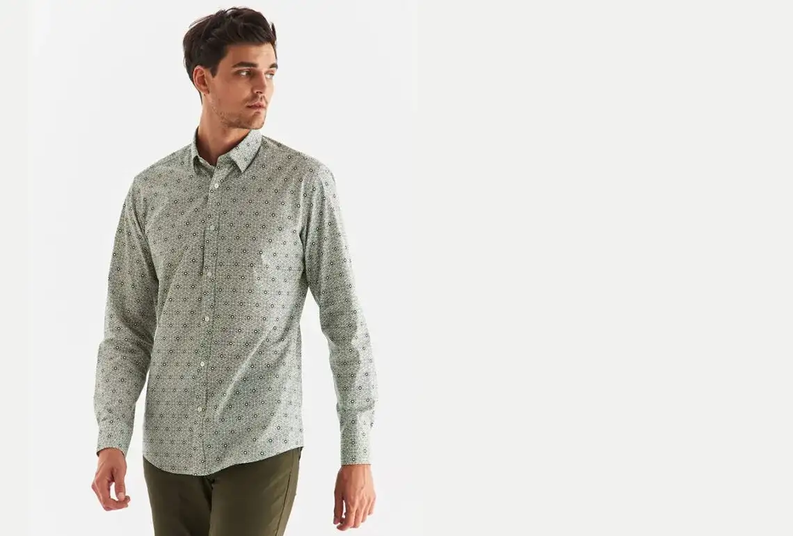 Koszula wkasana czy nie? Kluczowe zasady stylizacji, które musisz znać