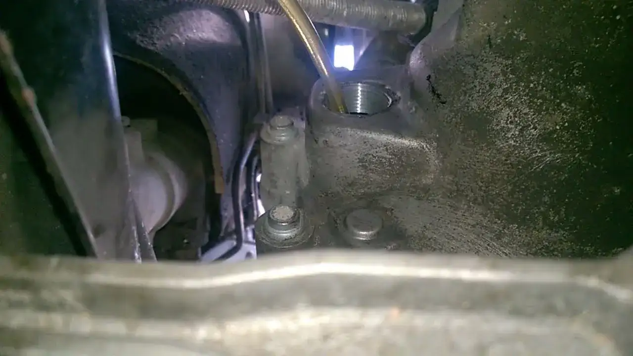 Gdzie jest wlew oleju do skrzyni biegów Seat Ibiza? Oto kluczowe informacje.