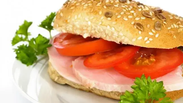 Szynka drobiowa kcal – ile kalorii ma i jak wpływa na dietę?