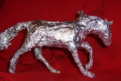 Twórz niesamowite rzeźby z folii aluminiowej – proste techniki i pomysły