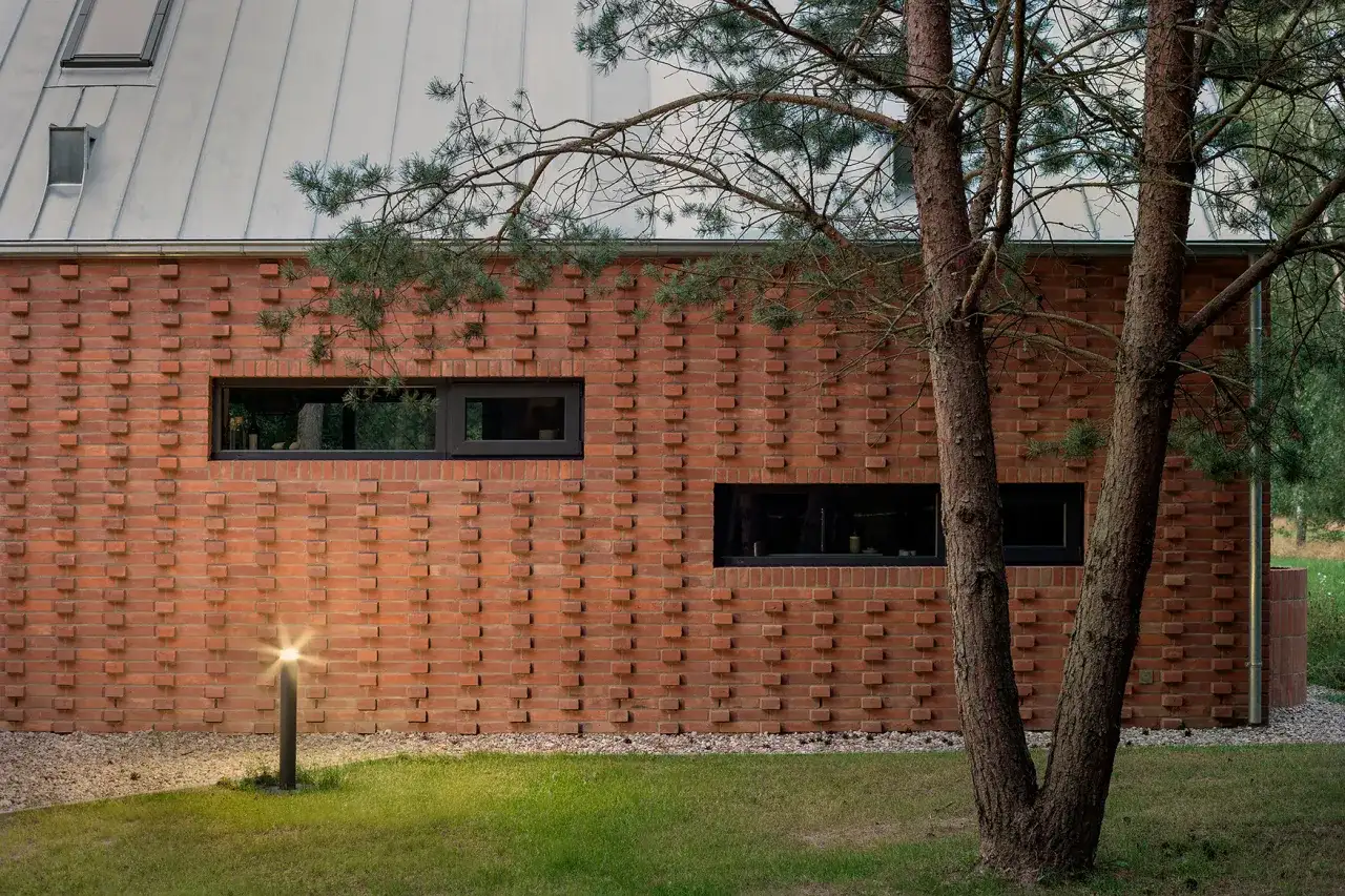 Układanie cegły dekoracyjnej z fugą: Twój przewodnik do efektu WOW