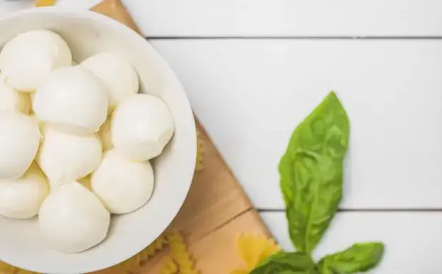 Czy mozzarella jest dietetyczna? Sprawdź, co musisz wiedzieć o jej kaloriach